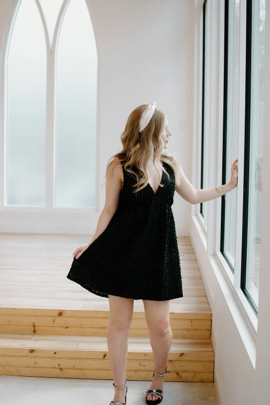 Mini dresses with high - low hems for a modern twist Black Textured Sleeveless Mini Dress Mini dresses with high - low hems for a modern twist Black Textured Sleeveless Mini Dress