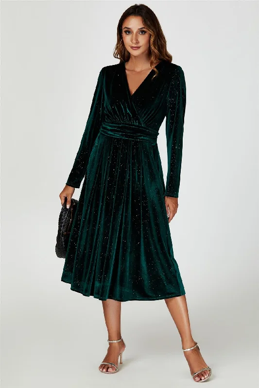 Midi dresses with embroidered accents for a unique and detailed design Silbernes, glitzerndes Midikleid mit Wickeloberteil aus Samt in Grün Midi dresses with embroidered accents for a unique and detailed design Silbernes, glitzerndes Midikleid mit Wickeloberteil aus Samt in Grün