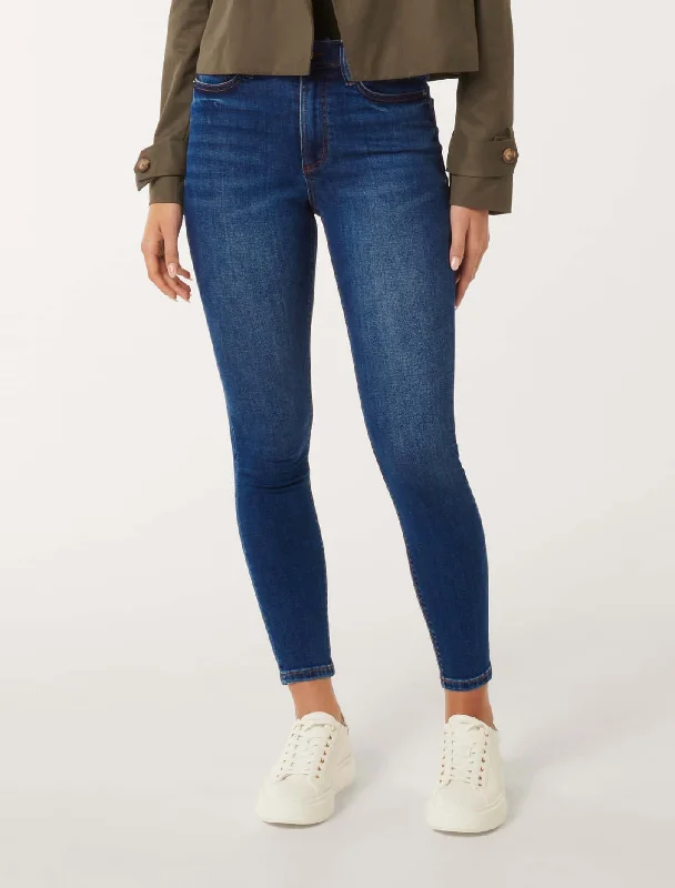 Plus - size women jeans for a comfortable and stylish fitNala Mid-Rise Skinny Jeans Plus - size women jeans for a comfortable and stylish fitNala Mid-Rise Skinny Jeans