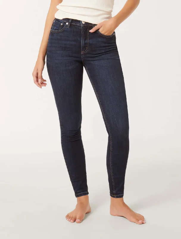 Straight - leg women jeans with a classic and timeless appealNala Mid-Rise Skinny Jeans Straight - leg women jeans with a classic and timeless appealNala Mid-Rise Skinny Jeans
