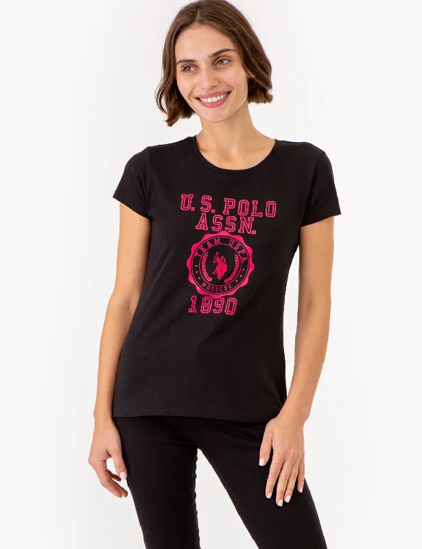 Floral Print Women T Shirt for a Feminine TouchCREST PRINT SCOOP NECK T-SHIRT