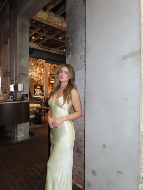 Ball Gown Women Dress with a Full Skirt for a Princess - like LookCedar City Maxi Dress - Ice Yellow Ball Gown Women Dress with a Full Skirt for a Princess - like LookCedar City Maxi Dress - Ice Yellow
