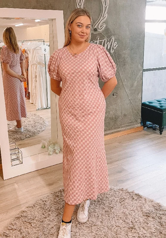 Plus Size Women Dress with a Flattering A - Line Cut for Comfort and StyleHeidi Gingham Dress - Pink Plus Size Women Dress with a Flattering A - Line Cut for Comfort and StyleHeidi Gingham Dress - Pink