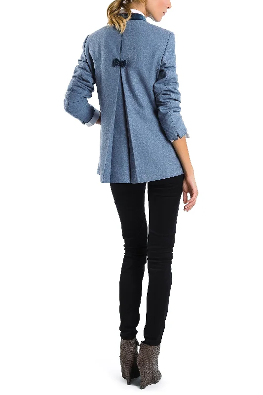 Oversized Women's Printed Blazers in Animal Patterns for a Statement PieceBlazer with open back pleat in light blue loden Oversized Women's Printed Blazers in Animal Patterns for a Statement PieceBlazer with open back pleat in light blue loden