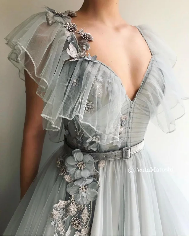 Midi dresses with keyhole backs for a flirty and unexpected detailArgenta Bloom Gown Midi dresses with keyhole backs for a flirty and unexpected detailArgenta Bloom Gown
