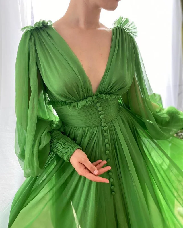 Midi dresses with tiered skirts for a bohemian festival lookDraped Kelly Green Gown Midi dresses with tiered skirts for a bohemian festival lookDraped Kelly Green Gown