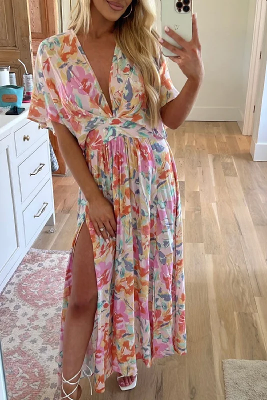 Midi dresses with keyhole backs for a flirty and unexpected detailFloral Ruched V-Neck Maxi Dress Midi dresses with keyhole backs for a flirty and unexpected detailFloral Ruched V-Neck Maxi Dress