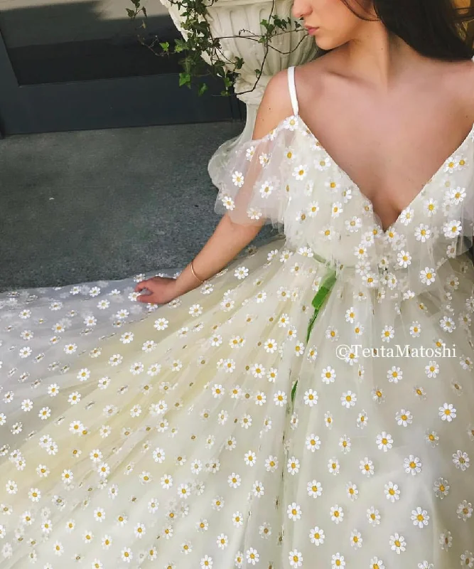 Midi dresses with button - front designs for a classic touchSweet Chamomile Gown