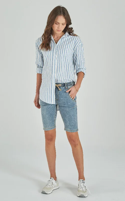 Denim Top with a Belted Waist for a Defined SilhouetteActive Denim Long Shorts