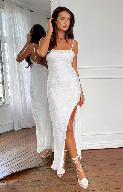 Maxi dresses with a pleated skirt for a timeless and elegant appearanceAdelaide White Maxi Dress Maxi dresses with a pleated skirt for a timeless and elegant appearanceAdelaide White Maxi Dress