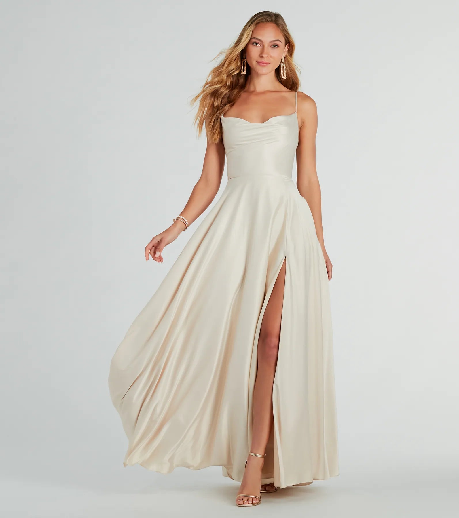 Maxi dresses with a paisley print for a classic and elegant styleWinslow Formal Satin Lace-Up Dress Maxi dresses with a paisley print for a classic and elegant styleWinslow Formal Satin Lace-Up Dress