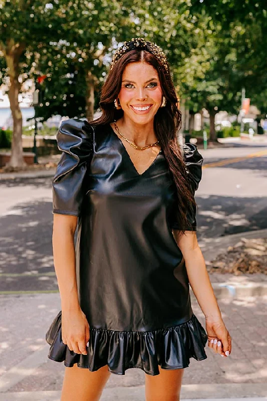Mini dresses with mesh panels for a sexy and trendy lookStylish Setting Faux Leather Mini Dress in Black Mini dresses with mesh panels for a sexy and trendy lookStylish Setting Faux Leather Mini Dress in Black