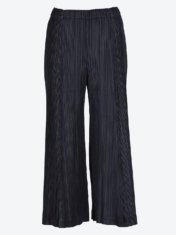 Leather Look Women Shorts for an Edgy and Chic StyleThicker bottoms pants