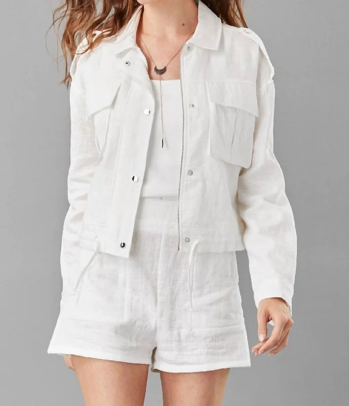 Bermuda Women Shorts for a Classic and Sophisticated LookLinen Shorts In Eggshell