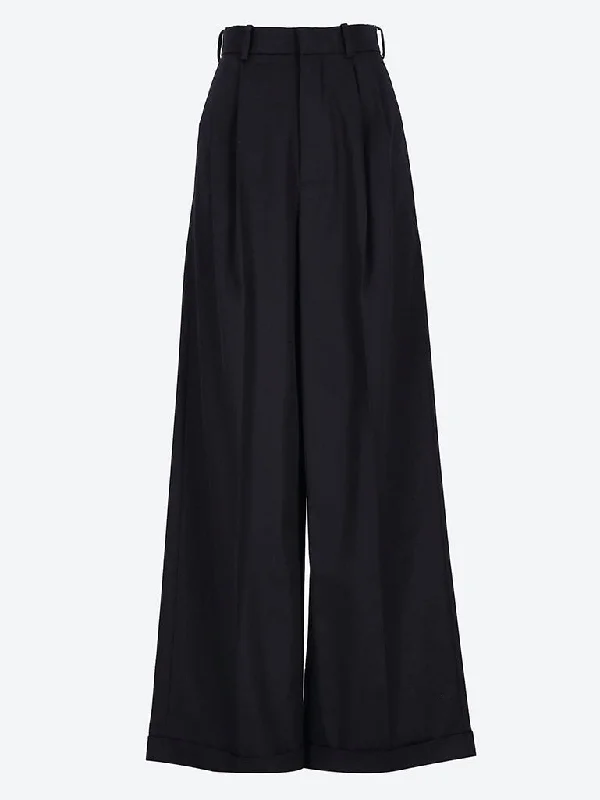 Jeanette Women Shorts with a Soft and Comfortable FeelCotton silk pleated pants