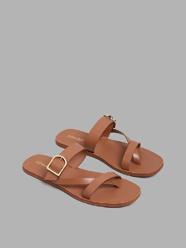 Ruffled Hem Women Shorts to Add a Feminine TouchLUNA BLU 3-Band Buckle Brown Sandals Ruffled Hem Women Shorts to Add a Feminine TouchLUNA BLU 3-Band Buckle Brown Sandals