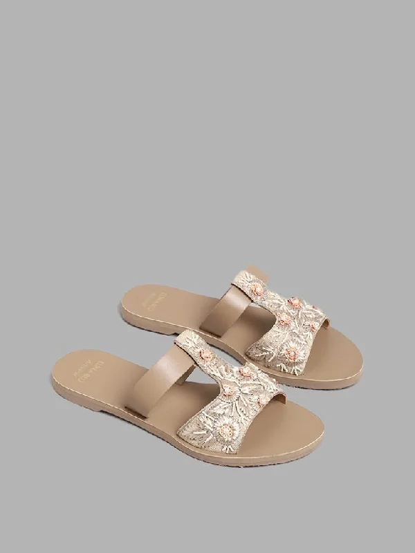 Stretchable Women Shorts for Maximum MobilityLUNA BLU T-Embroidered Instep Band Beige Sandals Stretchable Women Shorts for Maximum MobilityLUNA BLU T-Embroidered Instep Band Beige Sandals