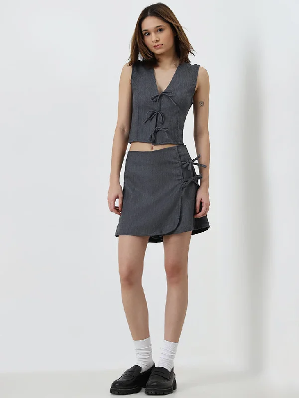 Patterned Geometric Women Shorts for a Modern AppealNuon Grey Bow-Detailed High-Rise Skort Patterned Geometric Women Shorts for a Modern AppealNuon Grey Bow-Detailed High-Rise Skort