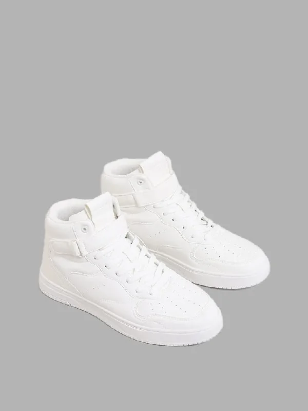 Leather Look Women Shorts for an Edgy and Chic StyleSOLEPLAY White Utility Boots