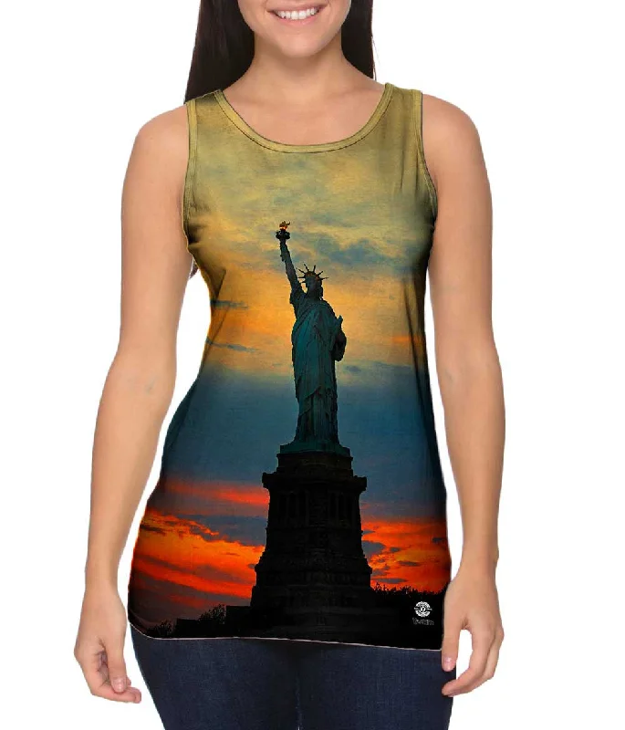 Mock Neck Women's Performance Tank Tops for CyclingStatue Of Liberty Golden Sunset