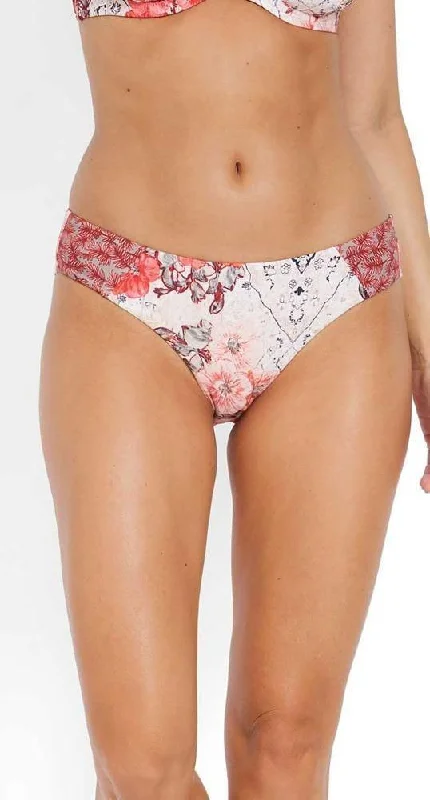 Striped bikini with a classic pattern for a timeless beach aestheticMilea 4120-WPL Water Palace Mid Pant Striped bikini with a classic pattern for a timeless beach aestheticMilea 4120-WPL Water Palace Mid Pant